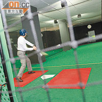 每個球籠都備有日本最先進的自動投球機及自動回球系統。