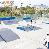 荔枝角 Skate Park<BR>香港最早落成的滑板場，可玩滑板、Inline Skate和BMX三類X-Game。