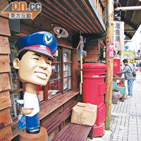 片中男女主角逛的小店舖，就是菁桐車站旁的鐵道故事館。