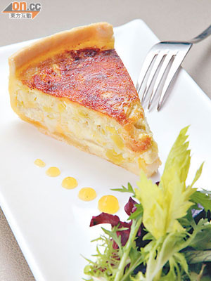 法式蛋批<br>傳統法國蛋批，批底夠香夠鬆化，焗至金黃色的蛋塊入口香滑，蛋香十足。