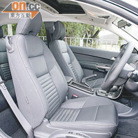 駕駛席設有電動調校功能，很容易便可找到理想位置。