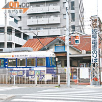 阪堺車站雖然身處於大街之中，但大多數外觀低調兼來得殘舊。