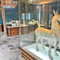 芙蓉鎮對研究古代宗統史有極大幫助，故特設博物館。