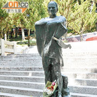 據記載莫那魯道高大魁梧、驍勇善戰，紀念公園便有他的銅像。