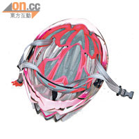 越野單車頭盔以碳纖製造，流線形減低風阻。 售價：$500~$2,000