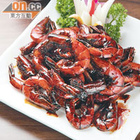 馬拉黑豉油煎蝦（時價）<br>新鮮基圍蝦用黑豉油和糖生炒，帶點焦糖味，與蝦鮮味出奇地夾。