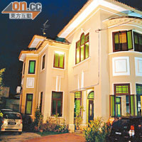 Perut Rumah的外觀是帶有洋風的豪宅平房建築。