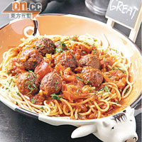 Italian Feast（$880/位，10道菜或以上，6位起）<br>Homemade Meatball Pasta<br>自製免治牛肉丸，裹上點點麵包糠，煎得外脆內軟，配搭的茄醬意粉很鮮香。