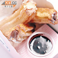 Deluxe Churros $35<br>4吋長Churros中心有朱古力醬和Vanilla Cream，質感輕軟，食落感覺像泡芙。