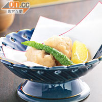 雞泡魚白子天婦羅<br>雞泡魚白子的品嘗期為12月至1月，在日本只有高級餐廳才會供應。每天新鮮直送，只要輕輕一炸即可，質感柔滑得如豆腐花。