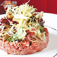 Beef Tartare Served with French Fries  $228<BR>每天以人手將美國Prime級肉眼扒手剁成蓉，再混入法國Dijon芥末及Gherkins酸瓜，入口滑溜，脂香肉香中滲出酸香，正宗。