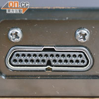 UP-DT1可透過Universal Port連接同廠AV擴音機。
