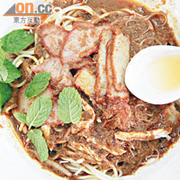 咖喱麵的叉燒質素一般，但湯底及麵身卻叫人回味。售RM3.8（約HK$9.5）