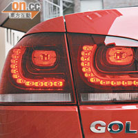 尾燈都加入了LED燈組，設計與Golf R相似。