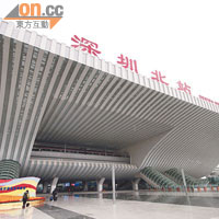 深圳北站剛剛啟用，但內裏的設施仍在趕工中。