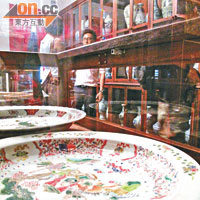 2樓的小型博物館，展出多件古董瓷器。