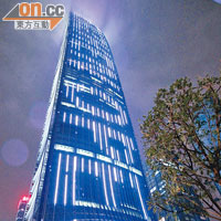 由英國建築師Terry Farrell設計的京基100大廈，逾400米的高度成了深圳最高地標。