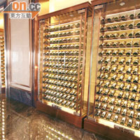 品酒閣擁有深圳最大型的葡萄酒酒窖。