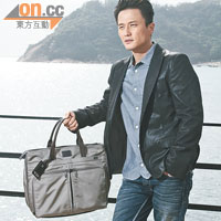 碳灰色Alpha Companion Tote $3,460