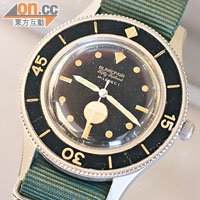 BLANCPAIN在五十年代為法國海軍設計的潛水錶Fifty Fathoms，特別之處在於六時位置設有圓章「受潮」顯示，若手錶入水圓章會變為藍色，以提示需要修理，由十多年前的萬多元升至現在約八萬至十萬元。