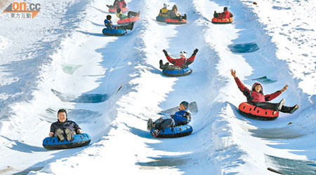 在海拉爾的漫長冬季，當地人多希望來玩雪的遊客，能像他們滾滾而來。