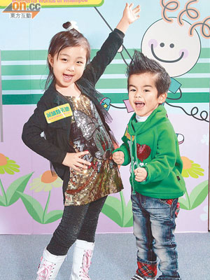 紫潼（左）及祖澤學習過舞台表演之後，在公眾場合表演時絕不膽怯。