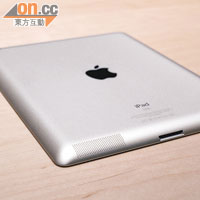 雖然新機比iPad 2厚0.6mm，但拎上手後唔覺有大差別。