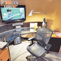 以Workstation概念設計的桌椅，功能之多，猶如你的小Office。