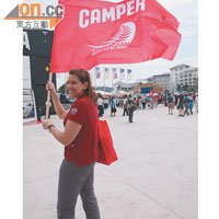 本地及海外傳媒均着上CAMPER特別設計的帆船團隊紅色Tee出征！