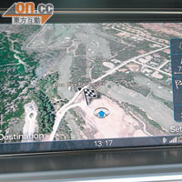 導航系統採用Google Earth，定位相當準確。