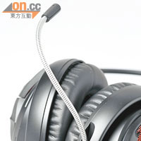 耳罩備有伸縮咪線設計，支援減噪功能。