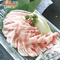 日本沖繩黑豚腩肉 $108<BR>沖繩黑豚肉味甜香，選半肥瘦的五花腩片，入口油香四濺，豐腴多汁。