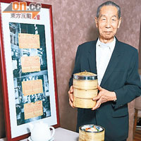 陳勛大廚今年88歲，不但身手敏捷，而且還對多款超過半世紀的點心做法記憶猶新。