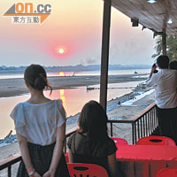 湄公河上的夕陽，也是Moon The Night的賣點。