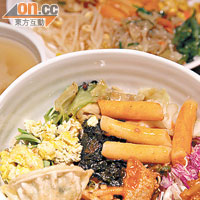 選好材料後，再混入韓式辣醬拌勻，便成為傳統的韓式拌飯。