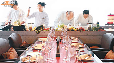 「廚師之桌」每晚只接待8位客人，只此一桌，而且需於兩星期前預訂，超限量！