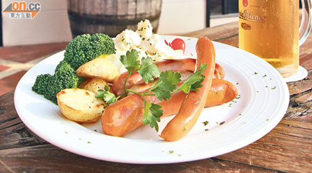 扒德國腸拼盤配燒薯 $108<br>腸仔款式是香港人較容易接受的豬肉腸、紐倫堡腸，配上一杯大啤最完美，歎！