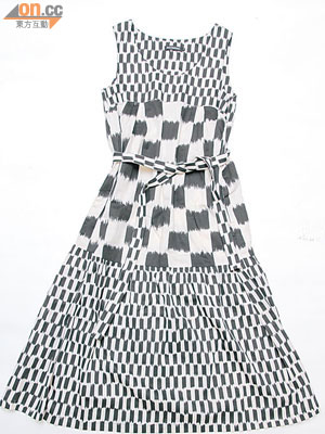 黑×白色Piekana格仔圖案連身裙 $2,995（a）