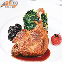 Confit of Duck $180<br>鴨腿烤至香脆，肉味既香且濃，橙鮮雜莓Mix Berry醬，與鴨香最合拍。