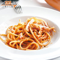 Bucatini al'Amatriciana $178<br>傳統的意粉，中間空心的Spaghetti能輕易掛滿醬汁，伴上醃過的豬面肉、番茄及洋葱同炒，惹味得很。