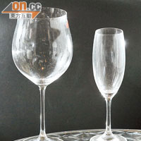 飲紅酒要用較大容積的玻璃杯（左），飲香檳則要用修長的汽酒杯（右）。
