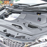 V6引擎搭配電動馬達，提供強大的馬力輸出。