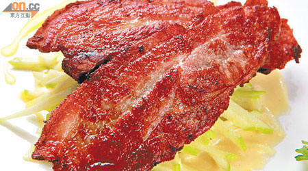 House Cured Bacon $138<br>煙肉以秘製調味料醃足3日並煙熏再煎，好Crispy！以青蘋果沙律伴吃，酸甜味可中和鹹香。