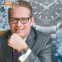 OMEGA全球產品研發部副總裁Jean-Claude Monachon在BASELWORLD 2012接受訪問時，詳細介紹最新的Ceragold技術及多款手錶設計細節。