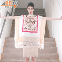 杏×白×粉紅×彩色蝴蝶圖案流穗上衣、杏×白×彩色蝴蝶圖案流穗短裙