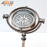 Collector's Compass<br>賣點是任何情況下，它都能保持水平狀。$1,850