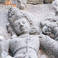 普蘭巴南寺以精美雕工著名，也是文化遺產之一。