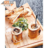 Bone Marrow/Toast/Caper Berries/Parsley/Salt Flakes $115<BR>主要吃牛骨內的骨髓，伴以酸豆果、番荽及鹽片同吃，帶點鹹鮮味，骨髓入口即化，味道不太濃。