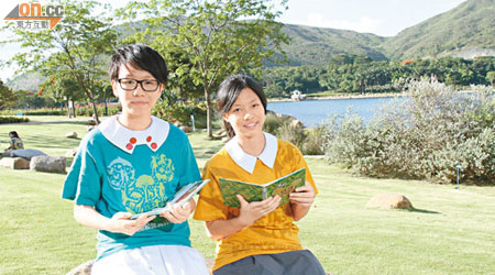Yammi（左）及Angela（右）參加了「Disney Friends for Change─香港『綠行者』計劃」，更出席美國舉行的青年環保高峰會，擴闊眼界。