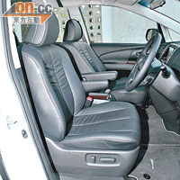 三排座椅全數採用皮革包裹，駕駛席更備有電控調校。